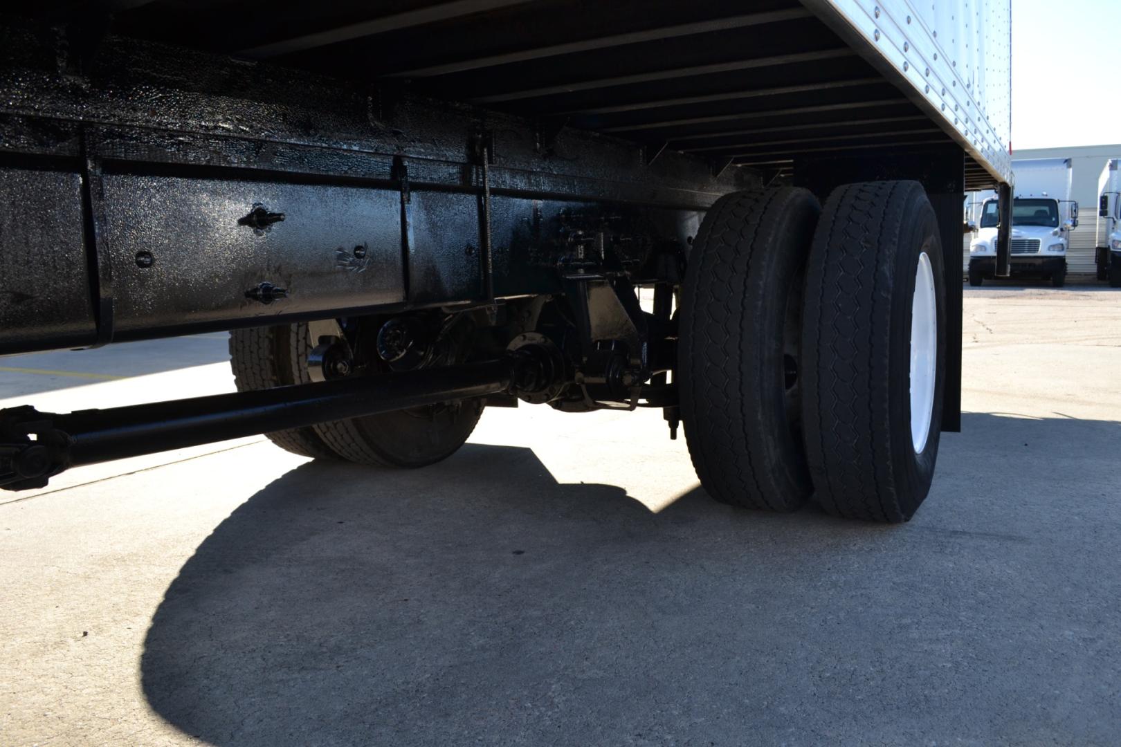 2015 WHITE /GRAY INTERNATIONAL 4300 with an CUMMINS ISB 6.7L 220HP engine, ALLISON 2100HS AUTOMATIC transmission, located at 9172 North Fwy, Houston, TX, 77037, (713) 910-6868, 29.887470, -95.411903 - Photo#10